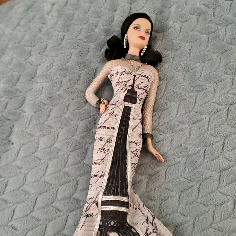 RARE '10 Collector Barbie Paris Dolls of The World